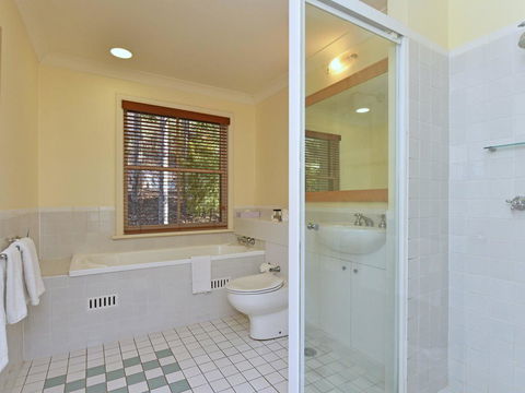 Villa Executive 2br Pokolbin Resort Condo Located Within Cypress Lakes Resort (nothing Is More Central) - Accommodation Fremantle 2