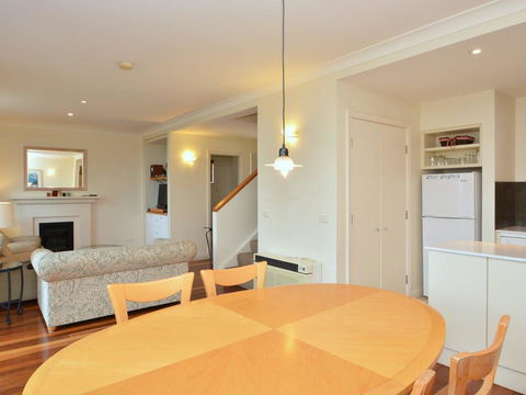 Villa Executive 2br Rose Resort Condo Located Within Cypress Lakes Resort (nothing Is More Central) - Accommodation Fremantle 3