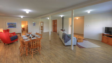 Village Stays Coldstream Gallery Bungalow - Accommodation Fremantle 0