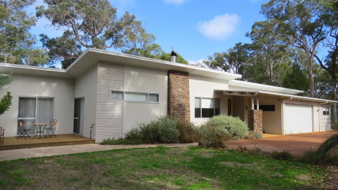 Vintners - More Space For You To Enjoy! - Accommodation Fremantle 0