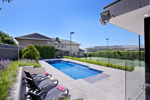 Vue De La Mer Luxury Family Retreat With Tennis Court, Pool, Spa, Water Views - Accommodation Fremantle 0