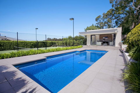 Vue De La Mer Luxury Family Retreat With Tennis Court, Pool, Spa, Water Views - Accommodation Fremantle 3