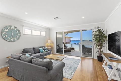 Wanda Waterfront Retreat - Beautiful Beach House - Accommodation Fremantle 2