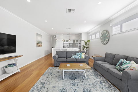 Wanda Waterfront Retreat - Beautiful Beach House - Accommodation Fremantle 3