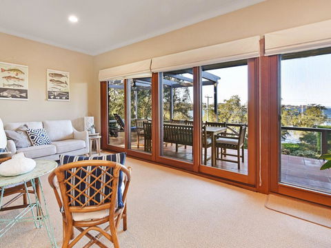 Wangi Waterfront Delight 4br Waterfront Reserve Home - Accommodation Fremantle 2