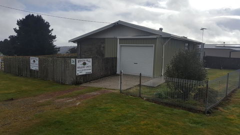 Waratah Falls Holiday Unit - Accommodation Fremantle 0