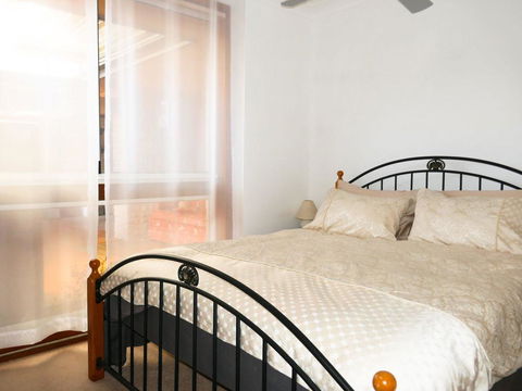 Waterfront Haven With Jetty, Mooring And WiFI - Accommodation Fremantle 3