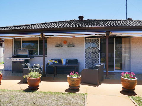 Waterfront Haven With Jetty, Mooring And WiFI - Accommodation Fremantle 1