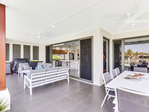 WATERFRONT HOME BORDERING MOOLOOLABA - Accommodation Fremantle 2