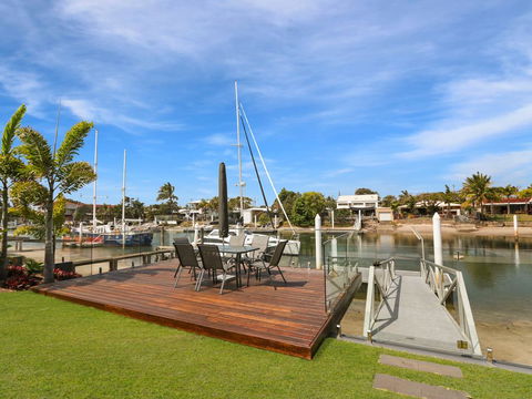 WATERFRONT HOME BORDERING MOOLOOLABA - Accommodation Fremantle 1