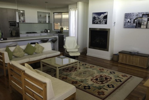 19 Glen Eagles Close - Accommodation Fremantle 2