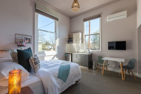 The Old Mechanics - Accommodation Fremantle 11
