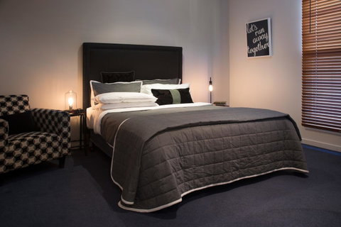 Lake Como Villa - Accommodation Fremantle 7