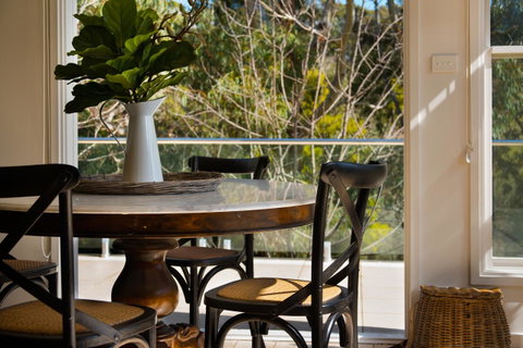 Lake Como Villa - Accommodation Fremantle 5