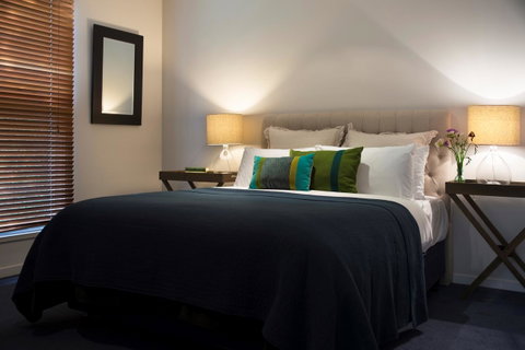Lake Como Villa - Accommodation Fremantle 9