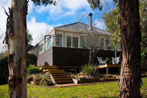 Lake Como Villa - Accommodation Fremantle 0