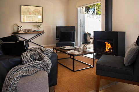 Lake Como Villa - Accommodation Fremantle 2