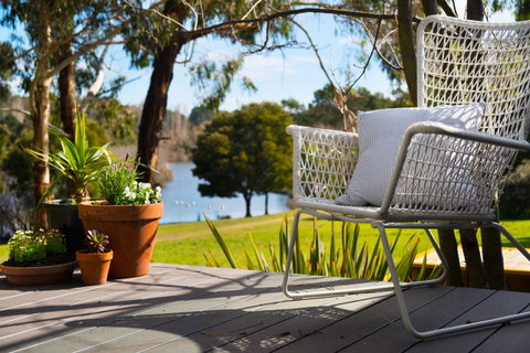 Lake Como Villa - Accommodation Fremantle 1