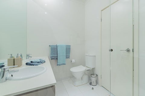 Stylish 3 Bedroom Townhouse - Free Parking - Accommodation Fremantle 18