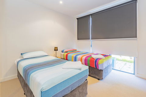 Stylish 3 Bedroom Townhouse - Free Parking - Accommodation Fremantle 8