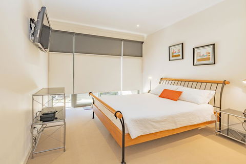 Stylish 3 Bedroom Townhouse - Free Parking - Accommodation Fremantle 19