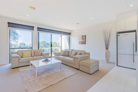 Stylish 3 Bedroom Townhouse - Free Parking - Accommodation Fremantle 16