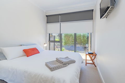 Stylish 3 Bedroom Townhouse - Free Parking - Accommodation Fremantle 7