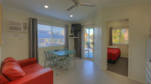 Alex Beach Cabins And Tourist Park - Accommodation Fremantle 32