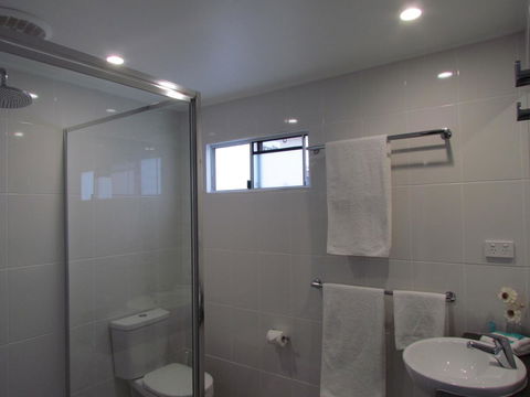 Alex Beach Cabins And Tourist Park - Accommodation Fremantle 1