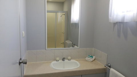 Alex Beach Cabins And Tourist Park - Accommodation Fremantle 2