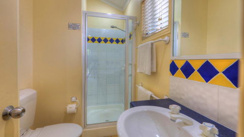 Alex Beach Cabins And Tourist Park - Accommodation Fremantle 3