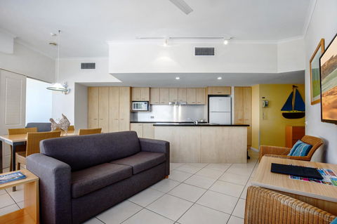 Rolling Surf Resort - Accommodation Fremantle 30