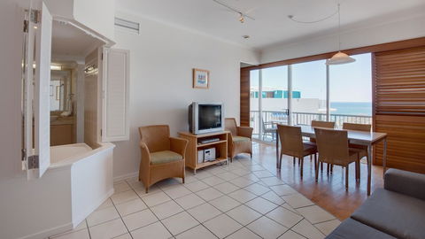 Rolling Surf Resort - Accommodation Fremantle 42