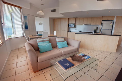 Rolling Surf Resort - Accommodation Fremantle 5