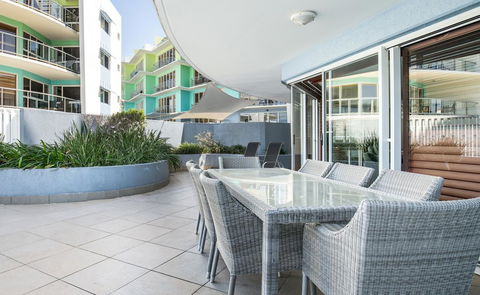 Rolling Surf Resort - Accommodation Fremantle 1