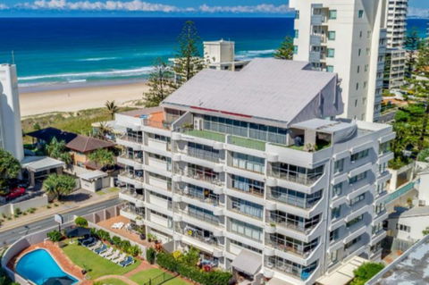 Surfers Chalet - Accommodation Fremantle 9