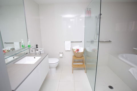 Circle Luxury Holidays - Accommodation Fremantle 6
