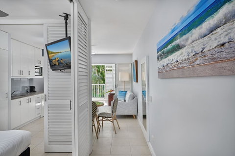 Palm Cove Paradise - Couples Spa Beach Getaway - Accommodation Fremantle 4