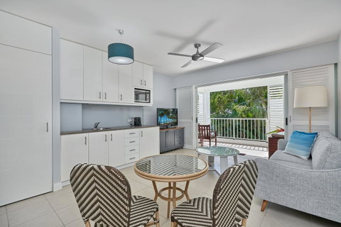 Palm Cove Paradise - Couples Spa Beach Getaway - Accommodation Fremantle 0