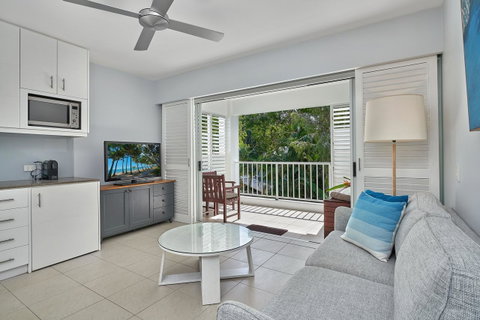 Palm Cove Paradise - Couples Spa Beach Getaway - Accommodation Fremantle 11