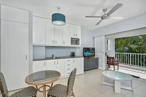 Palm Cove Paradise - Couples Spa Beach Getaway - Accommodation Fremantle 9