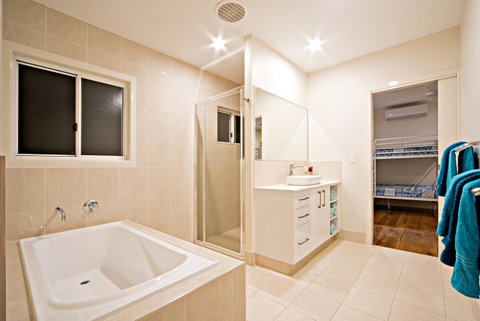 Whitsunday Luxury Homes - Accommodation Fremantle 24