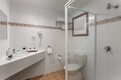 Sunlit Waters Studio Apartments - Accommodation Fremantle 11
