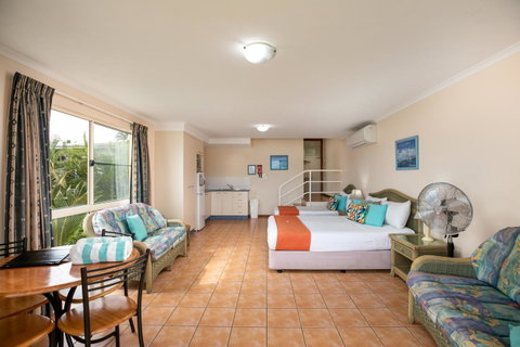 Sunlit Waters Studio Apartments - Accommodation Fremantle 42