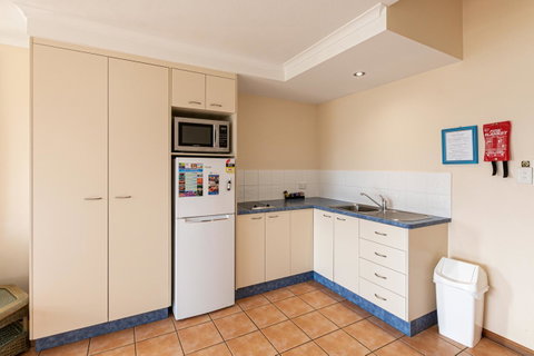 Sunlit Waters Studio Apartments - Accommodation Fremantle 40