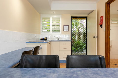 Sunlit Waters Studio Apartments - Accommodation Fremantle 28