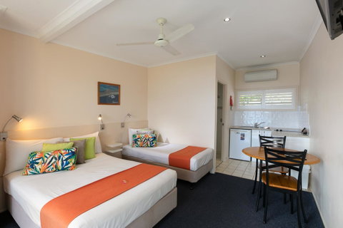 Sunlit Waters Studio Apartments - Accommodation Fremantle 21