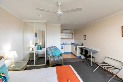 Sunlit Waters Studio Apartments - Accommodation Fremantle 13