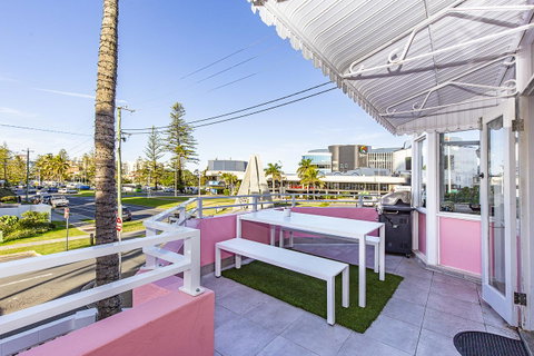 The Pink Hotel Coolangatta - Accommodation Fremantle 6