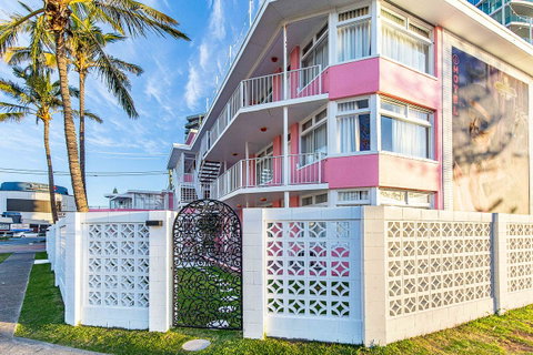 The Pink Hotel Coolangatta - Accommodation Fremantle 1